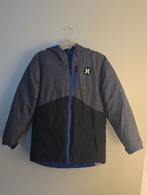 Hurley Two-Tone Hooded Puffer Jacket in Blue and Black
